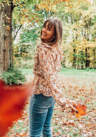 Woman outside in the leaves wearing a comfortable Thanksgiving outfit from Wantable - @ajstyleblog