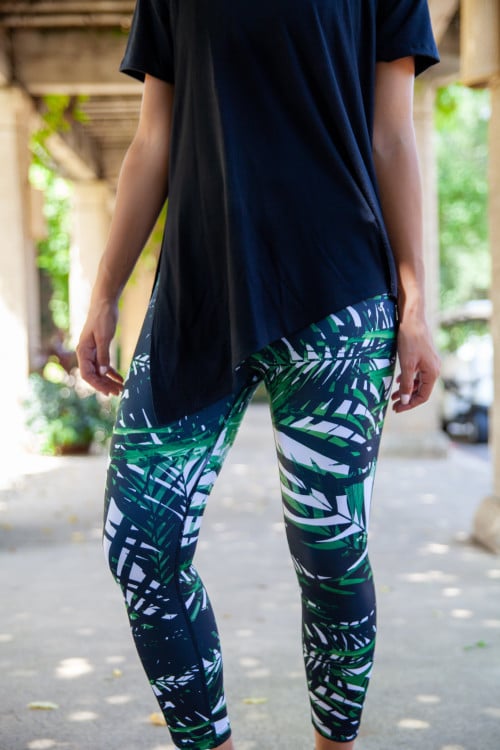 athleisure outfit ideas: palm print leggings