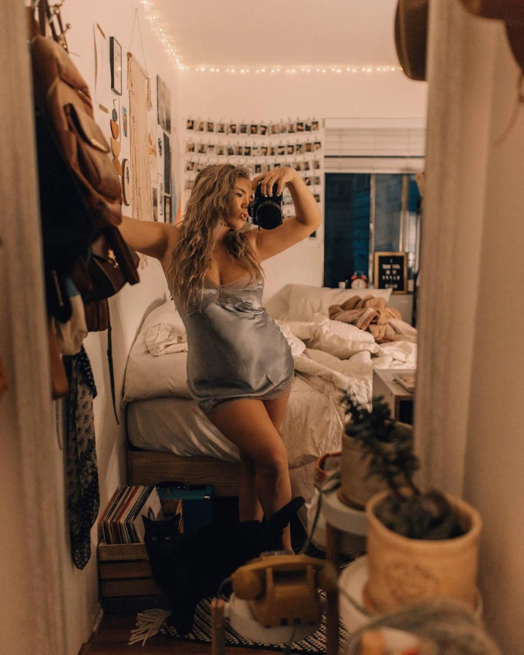 woman in lingerie taking a picture in the mirror - ways to love your body @imrachelnicole