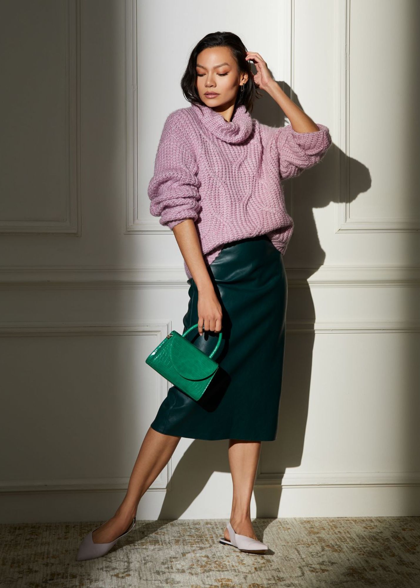 A chunky sweater paired with a pencil skirt and pop of color is one of our favorite Valentine's Day outfits.