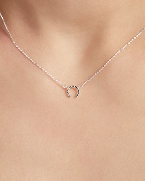 A simple silver necklace – the perfect understated jewelry for your next flight. 